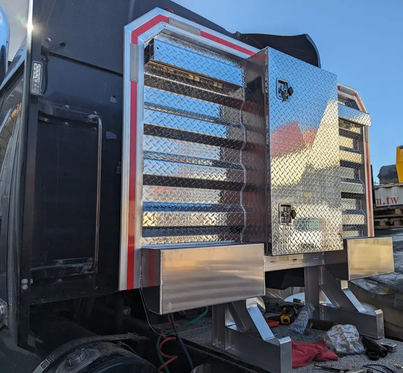 Heavy-Duty Aluminum Headache Rack For Trucks — Cab Protector With Integrated Tool Tray And Chain Hangers | 103538 1